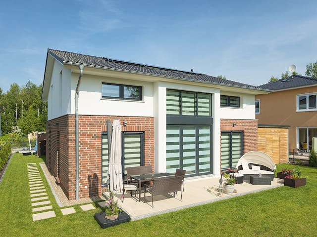 Massivhaus Haus Hamburg von ROTH MASSIVHAUS Schlüsselfertig ab 375600€, Satteldach-Klassiker Außenansicht 1