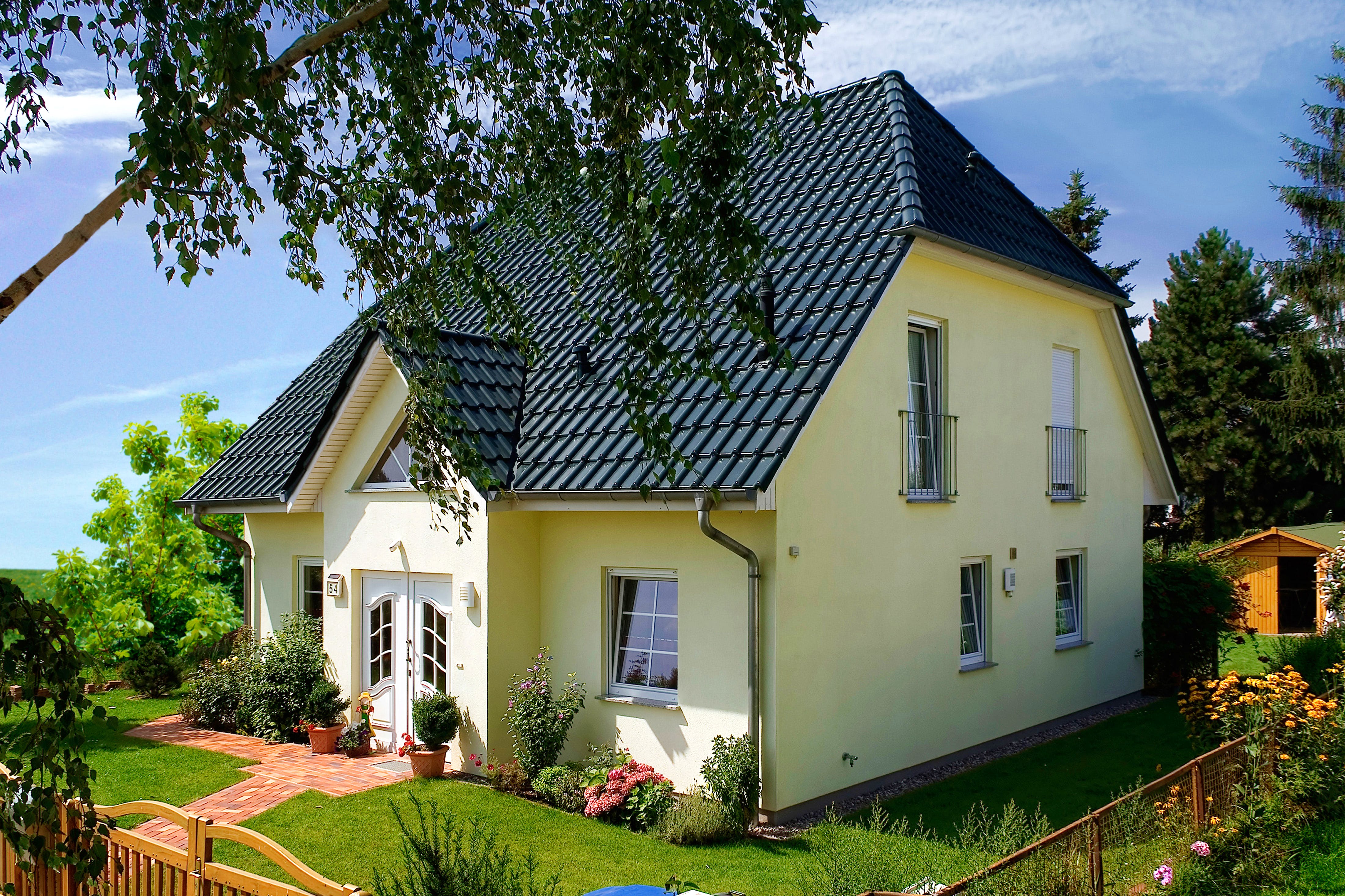 Massivhaus Landhaus 142 von ROTH-MASSIVHAUS Schlüsselfertig ab 277900€, Satteldach-Klassiker Außenansicht 2