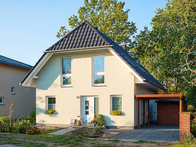 Massivhaus Haus Stade von ROTH MASSIVHAUS Schlüsselfertig ab 271300€, Satteldach-Klassiker Außenansicht 1