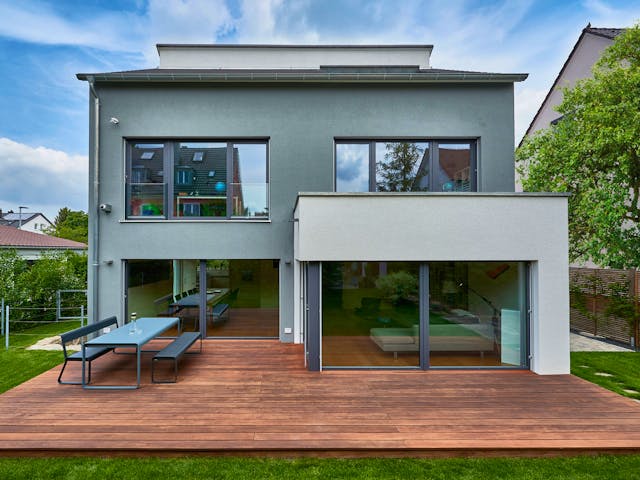 Fertighaus Haus Schulz von Fertighaus WEISS Schlüsselfertig ab 663680€, Pultdachhaus Außenansicht 1