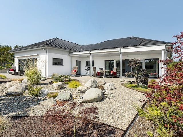 Fertighaus E 10-176.1 - Moderner Bungalow von SchwörerHaus Schlüsselfertig ab 649496€, Bungalow Außenansicht 1 Fertighaus E 10-176.1 - Moderner Bungalow von SchwörerHaus Schlüsselfertig ab 649496€, Bungalow Außenansicht 1