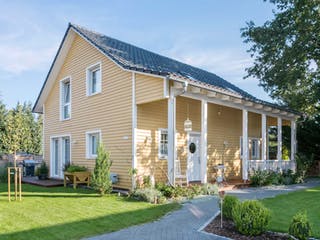 Fertighaus E 15-144.4 - Schwedenhaus von SchwörerHaus Schlüsselfertig ab 367850€, Satteldach-Klassiker Außenansicht 1