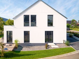 Fertighaus E 15-158.3 - Modernes Satteldachhaus von SchwörerHaus Schlüsselfertig ab 424816€, Außenansicht 2