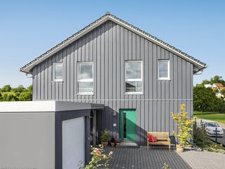 Fertighaus E15-150.5 - Im Bergischen Stil von SchwörerHaus Schlüsselfertig ab 393021€, Satteldach-Klassiker Außenansicht 3
