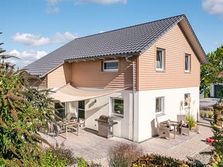 Fertighaus E 15-150.6 - Aktionshaus mit Sonneninsel von SchwörerHaus Schlüsselfertig ab 365653€, Außenansicht 3