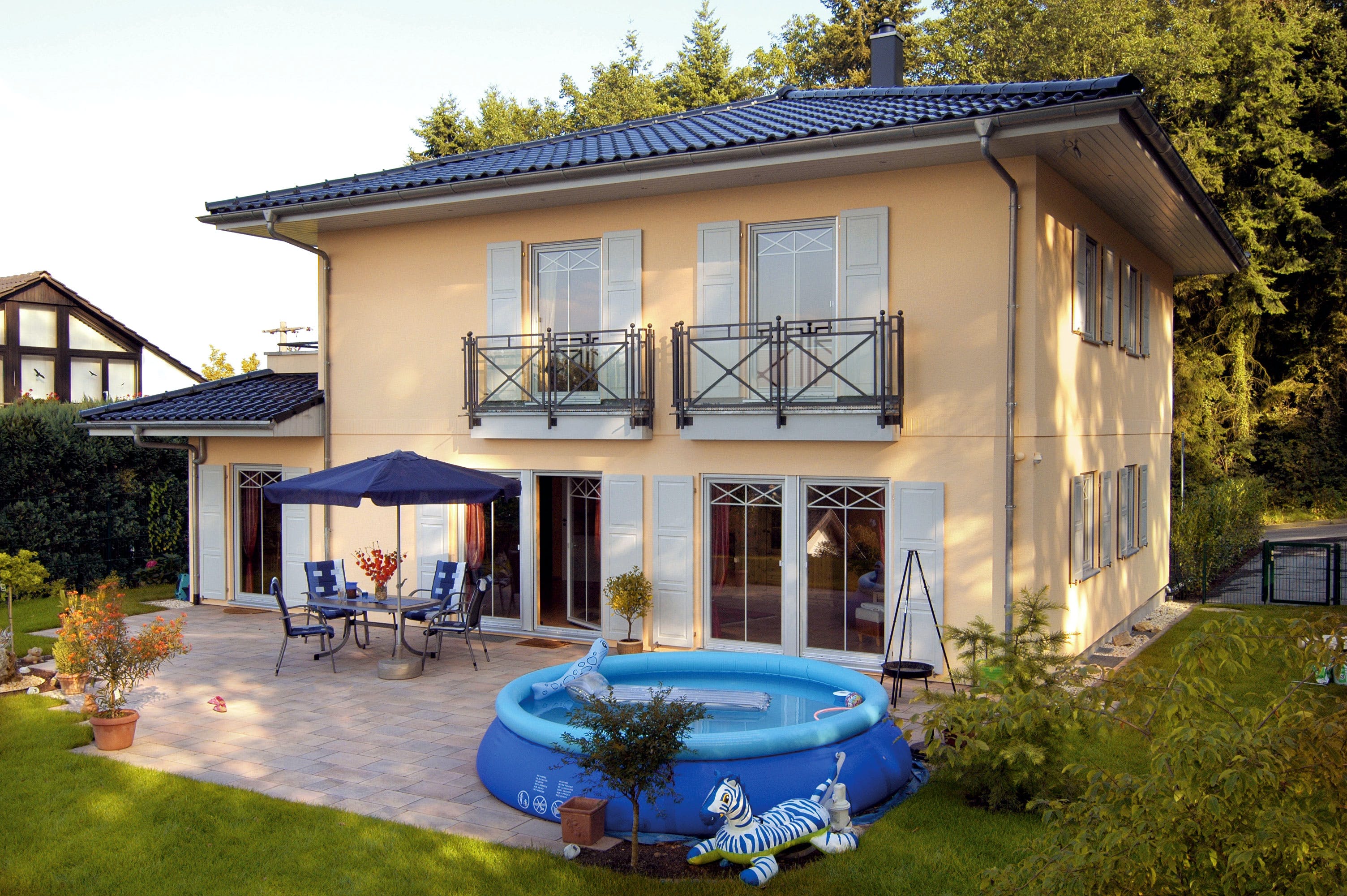 Fertighaus E 20-204.1 - Mediterrane Stadtvilla von SchwörerHaus Schlüsselfertig ab 627553€, Stadtvilla Außenansicht 1
