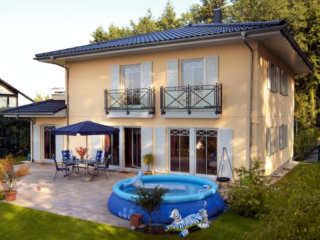 Fertighaus E 20-204.1 - Mediterrane Stadtvilla von SchwörerHaus Schlüsselfertig ab 627553€, Stadtvilla Außenansicht 1