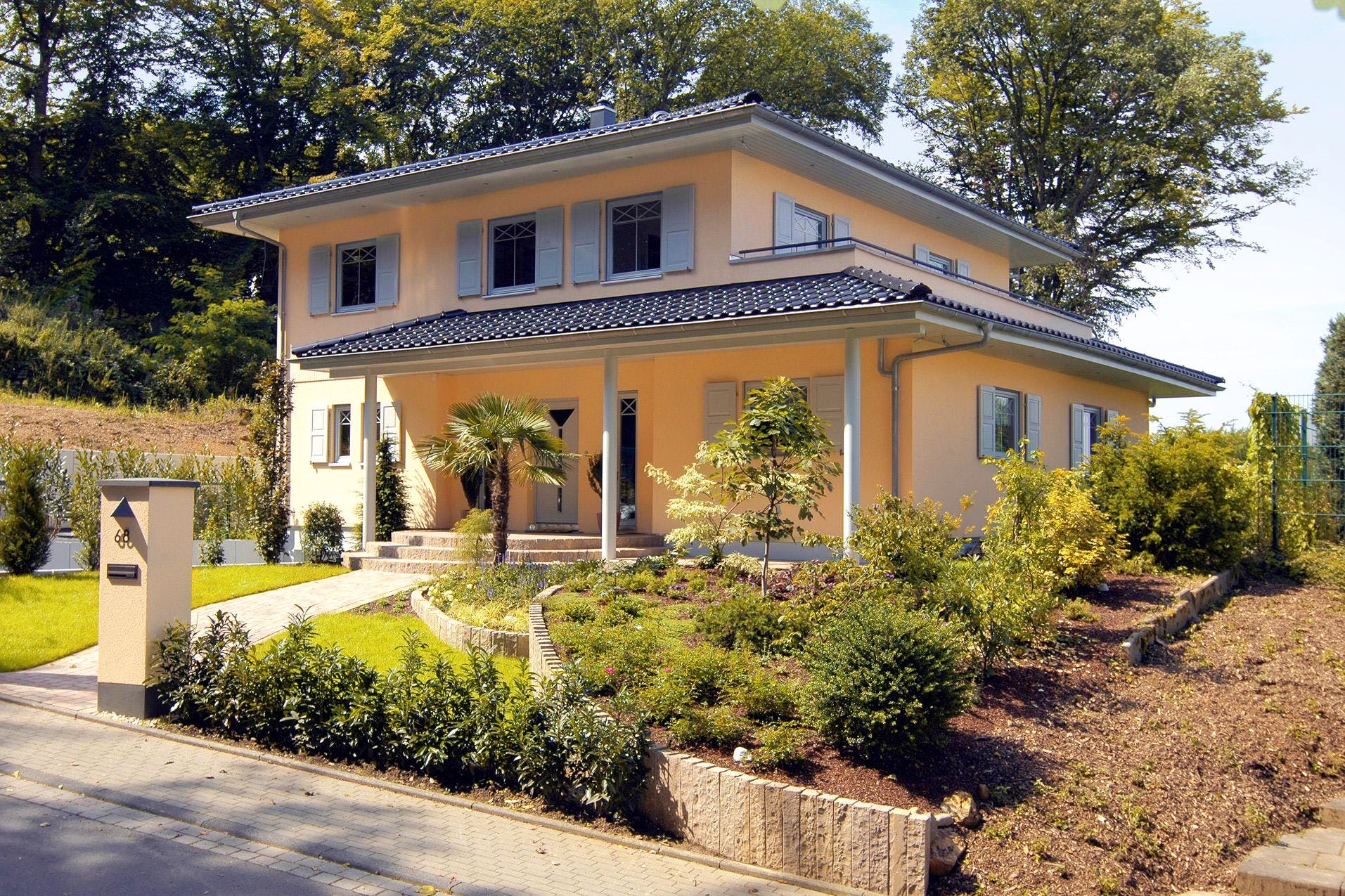 Fertighaus E 20-204.1 - Mediterrane Stadtvilla von SchwörerHaus Schlüsselfertig ab 627553€, Stadtvilla Außenansicht 2