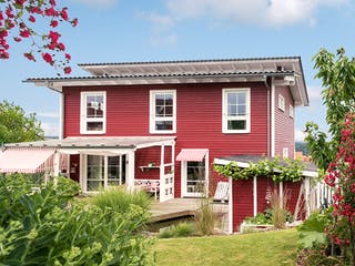 Fertighaus E 20-168.1 - Fertighaus im skandinavischen Landhausstil & Hampton-Flair von SchwörerHaus, Außenansicht 4