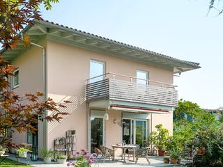 Fertighaus E 20-173.3 - Stadtvilla in Hanglage von SchwörerHaus Schlüsselfertig ab 477542€, Stadtvilla Außenansicht 2