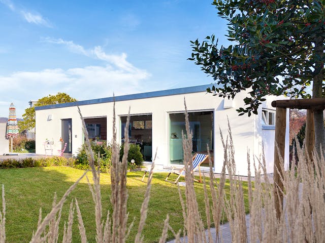 Fertighaus F 10-043.5 - FlyingSpace im Garten von SchwörerHaus - Österreich Schlüsselfertig ab 177100€, Außenansicht 1