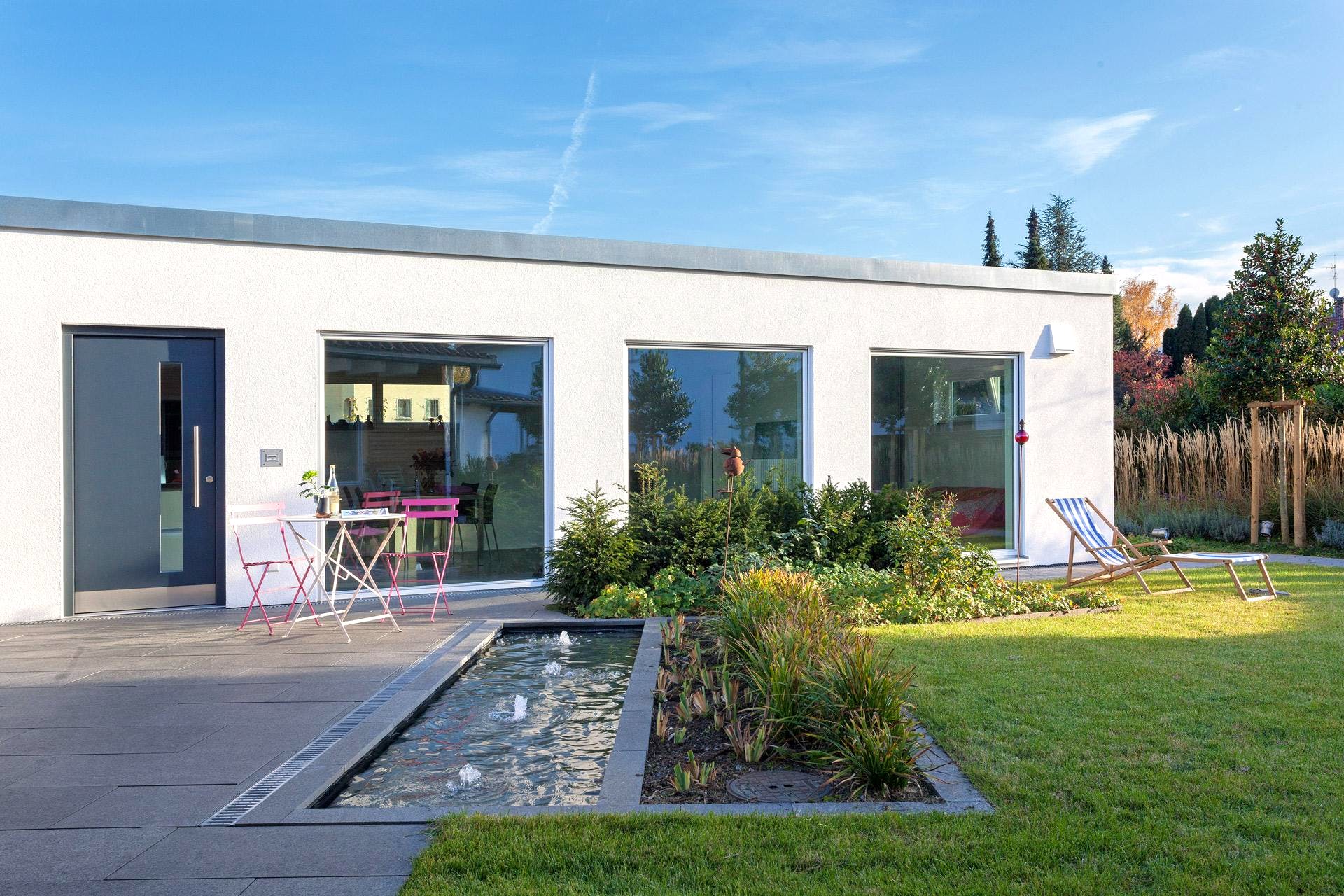 Fertighaus F 10-043.5 - FlyingSpace im Garten von SchwörerHaus Schlüsselfertig ab 179126€, Bungalow Außenansicht 2