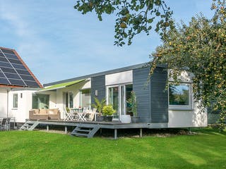 Fertighaus F 10-043.13 - Wohnmodul FlyingSpace als Anbau von SchwörerHaus Schlüsselfertig ab 185273€, Bungalow Außenansicht 1