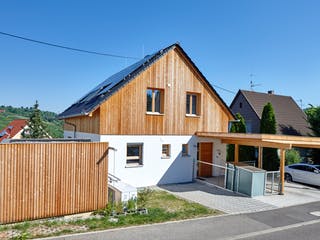 Blockhaus Stuttgart von Rems-Murr-Holzhaus Ausbauhaus ab 268453€, Satteldach-Klassiker Außenansicht 1