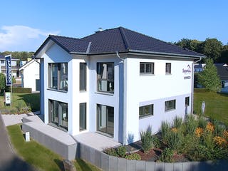 Fertighaus Musterhaus Bad Vilbel von Suckfüll Energiesparhaus, Stadtvilla Außenansicht 1