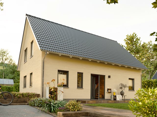 Massivhaus Landhaus 142 von Town & Country Haus Deutschland Schlüsselfertig ab 259950€, Satteldach-Klassiker Außenansicht 2