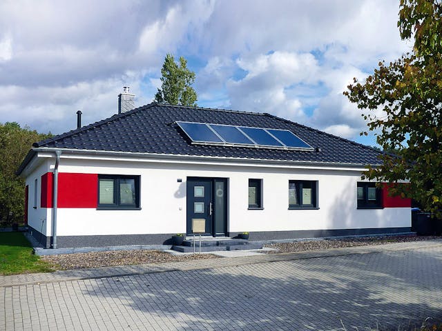 Massivhaus Bungalow W_125 von VARIODOMO Bausysteme Schlüsselfertig ab 303945€, Bungalow Außenansicht 1