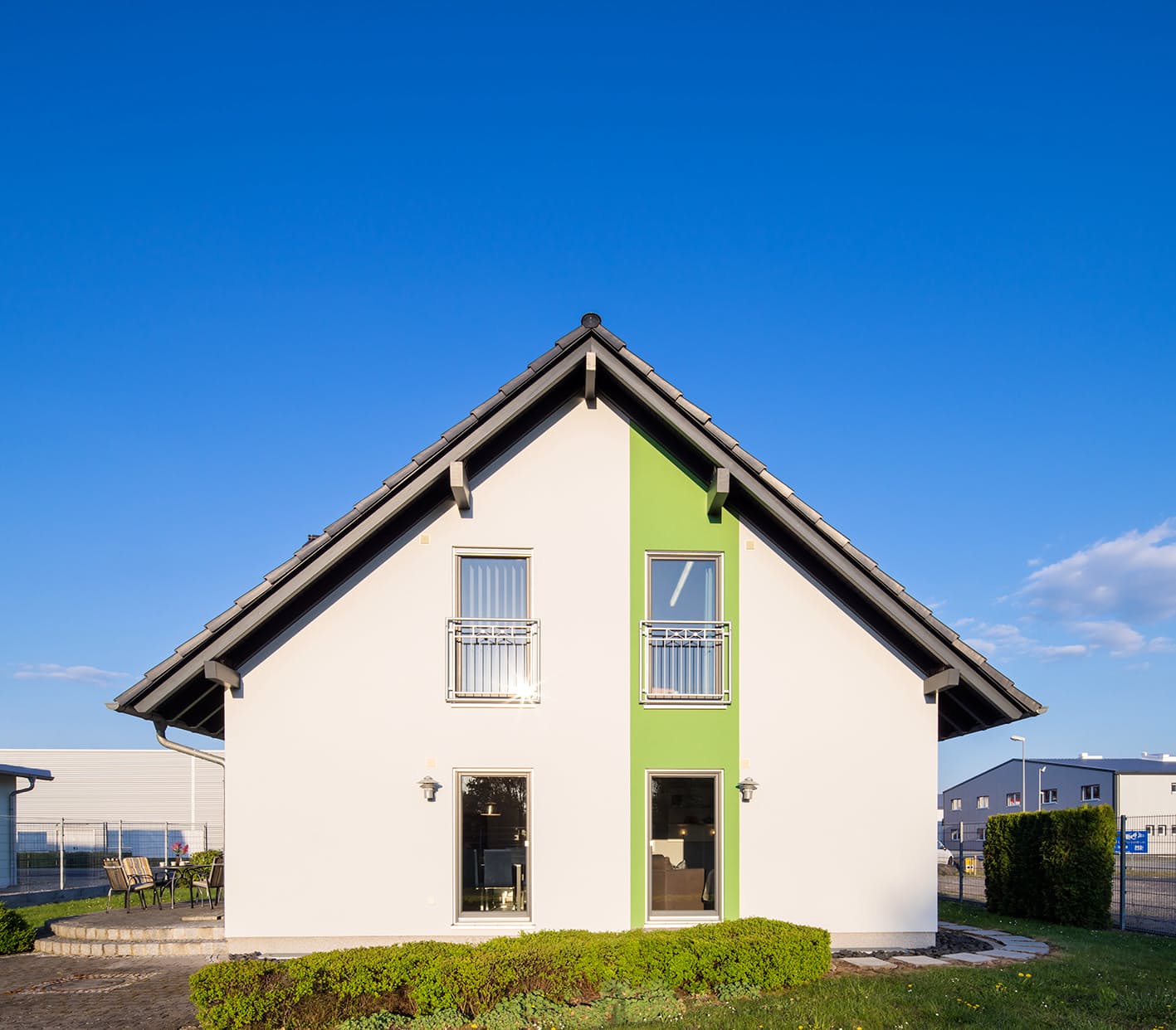 Fertighaus MH Gründau - VIO von FingerHaus Schlüsselfertig ab 372695€, Satteldach-Klassiker Außenansicht 2