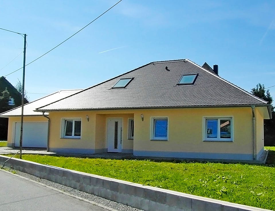 Massivhaus Bunganlow 353 von WEIOTT-Massiv-Haus, Bungalow Außenansicht 1