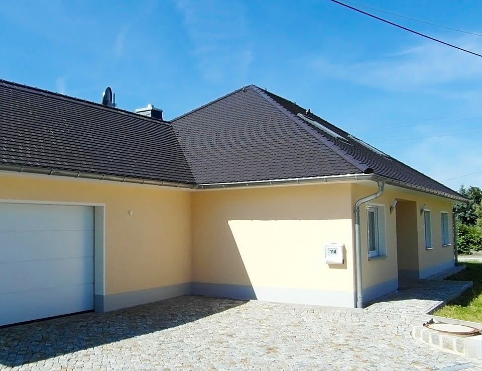 Massivhaus Bunganlow 353 von WEIOTT-Massiv-Haus, Bungalow Außenansicht 2