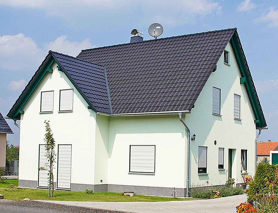 Massivhaus Einfamilienhaus 325 von WEIOTT-Massiv-Haus, Satteldach-Klassiker Außenansicht 1