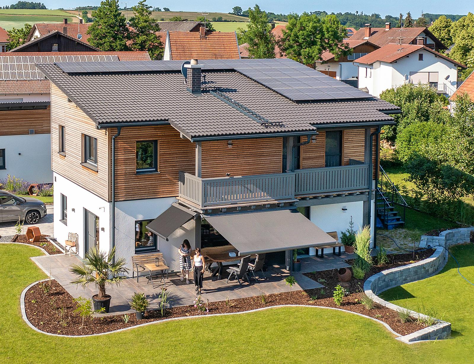 Fertighaus Einfamilienhaus mit Friseursalon von Wolf System, Pultdachhaus Außenansicht 2