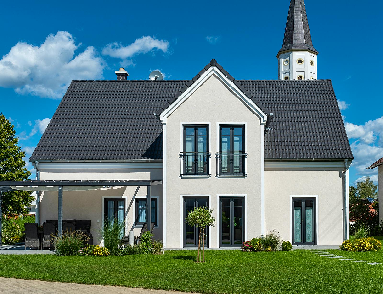 Fertighaus Einfamilienhaus Merkl von Wolf System, Satteldach-Klassiker Außenansicht 1