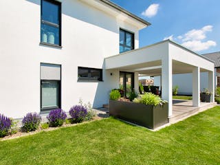 Fertighaus Einfamilienhaus Niederbayern von Wolf System, Stadtvilla Außenansicht 5