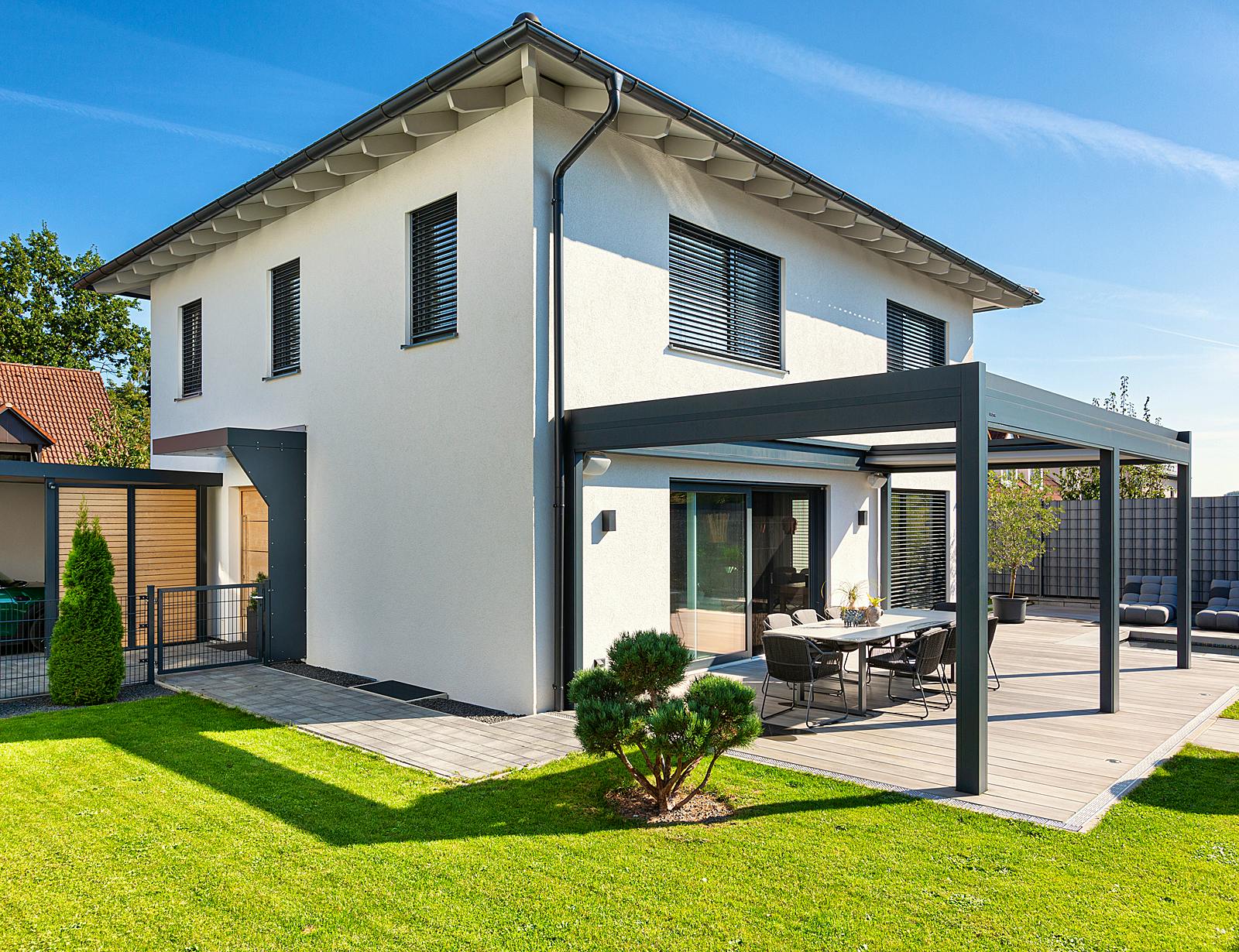 Fertighaus Einfamilienhaus Oberbayern von Wolf System, Stadtvilla Außenansicht 1