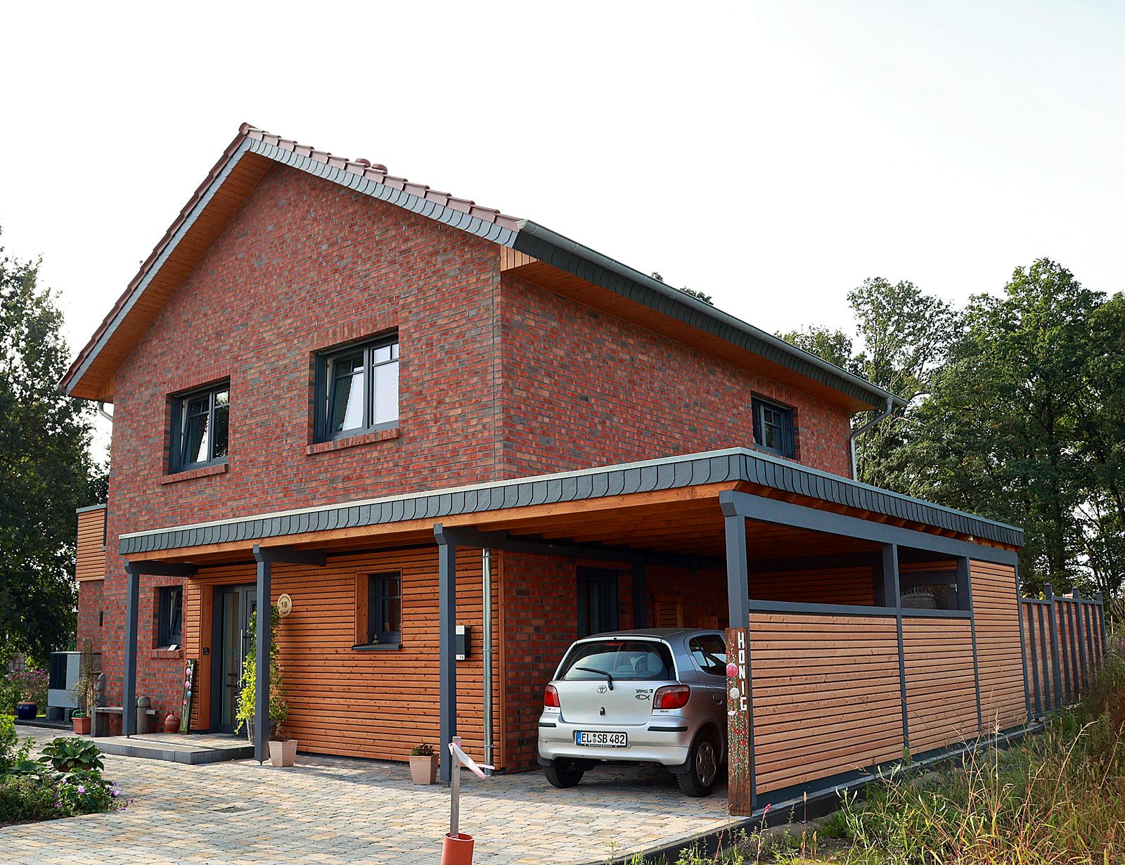 Fertighaus Stadthaus Klassisch von Zimmerer-Profibau Schlüsselfertig ab 510000€, Satteldach-Klassiker Außenansicht 2